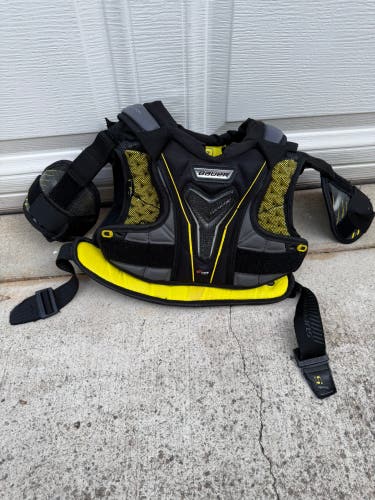 Medium Junior Bauer Supreme 1S Shoulder Pads (Used)