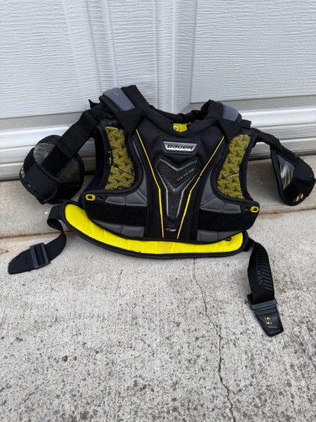 Medium Junior Bauer Supreme 1S Shoulder Pads (Used)