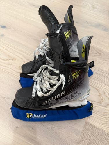 2023 Bauer Vapor Hyperlite 2 Hockey Skates Extra Wide Width   7.5 (Used)
