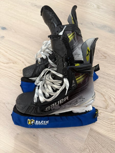 2023 Bauer Vapor Hyperlite 2 Hockey Skates Extra Wide Width   7.5 (Used)