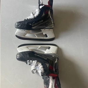 2023 Bauer Vapor X5 Pro Hockey Skates Regular Width Size 3 (Used)