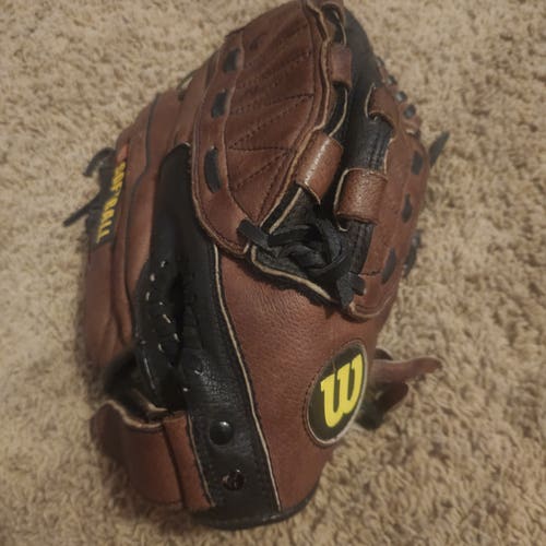 Wilson RH Pro 450 Softball Glove 11.5" Nice Glove/Game Ready