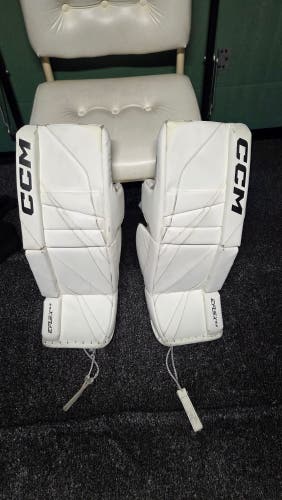26" CCM Eflex 6.5 Goalie Leg Pads (Used)