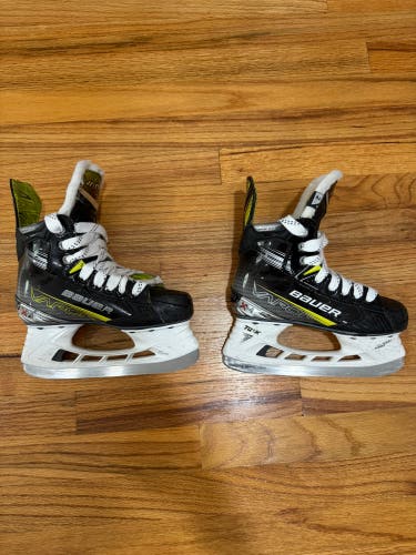 Bauer Vapor X4 Hockey Skates Regular Width Size 2 (Used)