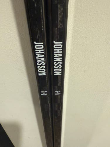 2 Pack Bauer Vapor Black Hyperlite 2 Left Hand Hockey Sticks P92 Zegras Curve 87 Flex Grip Agent