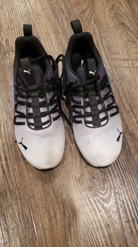 White Unisex 5.5Y (Big Kids / Youth) Youth Puma Shoes (Used)