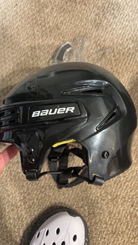 Medium Bauer Re-Akt 75 Helmet (Used)