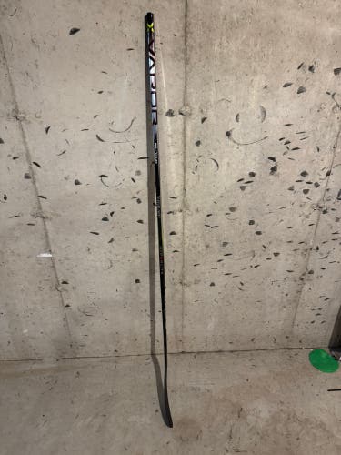 Senior Bauer Vapor Hyperlite 2 Right Handed Hockey Stick P92 (Used)