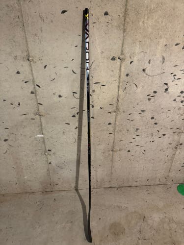 Senior Bauer Vapor Hyperlite 2 Right Handed Hockey Stick P92 (Used)
