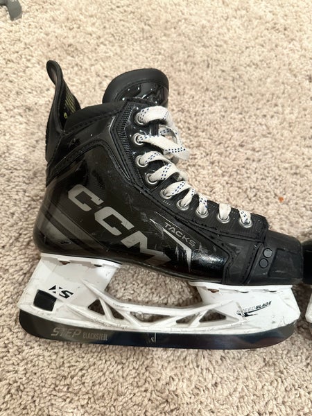 CCM Tacks XF Pro Hockey Skates Regular Width Size 3 (Used), Extra set of steel included.
