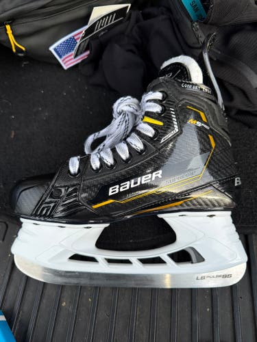 Bauer Supreme M5 Pro Hockey Skates Regular Width Size 2 (New)