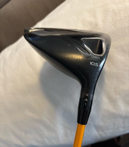 Titleist TS2 Right Handed 10.5 degree Driver Stiff Flex (Used)