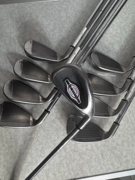 Callaway Big Bertha 2002 Iron Set 5-PW, SW & 2-I Uniflex steel shafts +1” RH