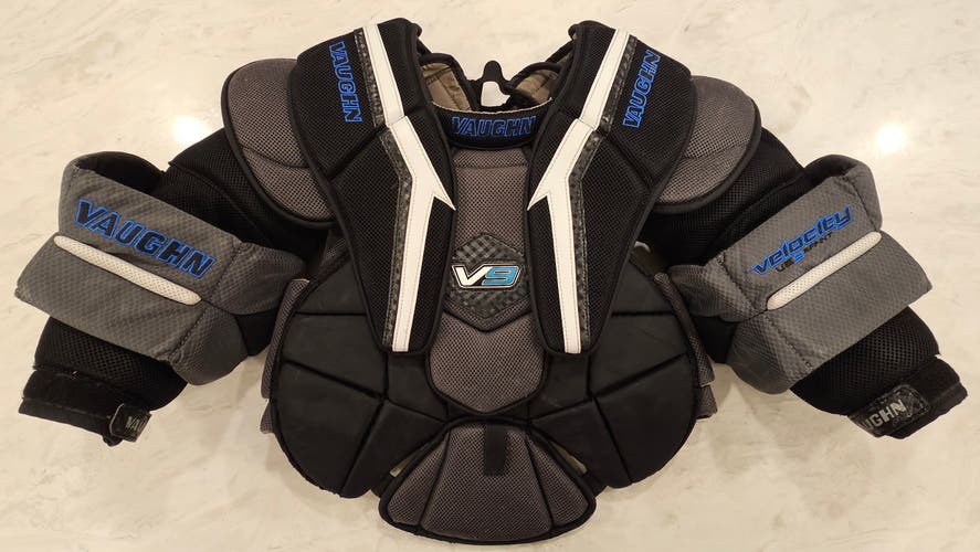 Medium 2021 Vaughn Velocity V9 Goalie Chest Protector (Used)