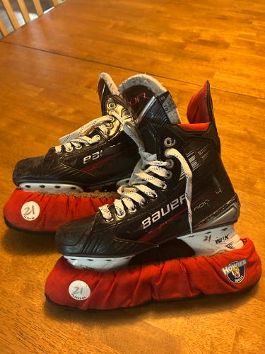 2024 Bauer Vapor X4 Hockey Skates Regular Width 6.5 (Used)