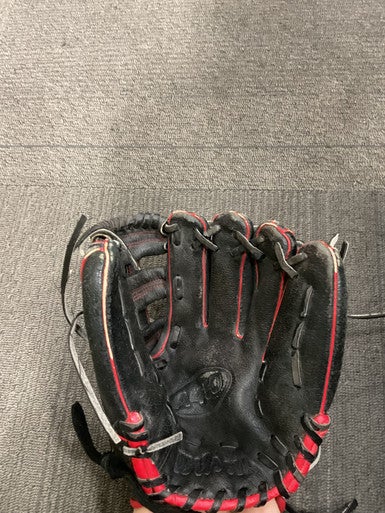Used Wilson A450 BB/SB Glove RH Throw Black And Red 11" 11614-S000220792