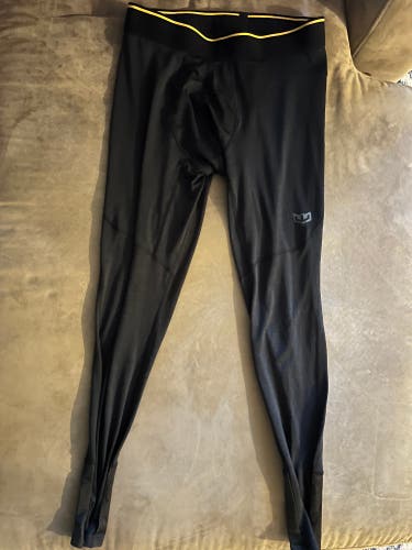 Black Large Men's Warroad Base Layer (Used)