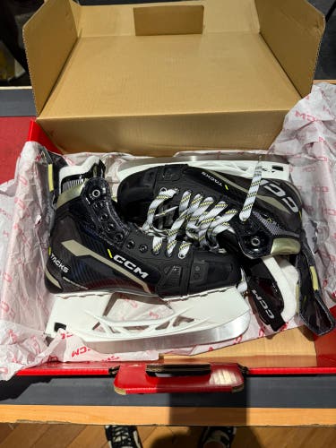CCM Tacks AS-V Hockey Skates Size 8 Regular Width with Step Steel (New)