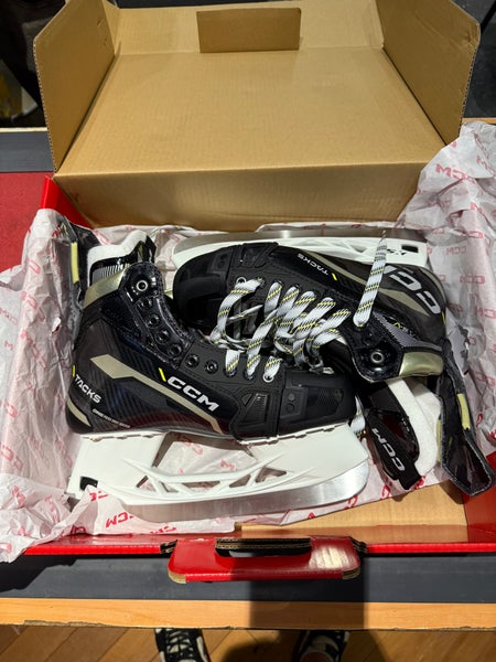 CCM Tacks AS-V Hockey Skates Size 8 Regular Width with Step Steel (New)
