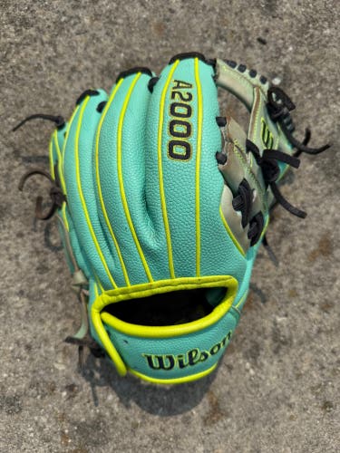 2024 Wilson A2000 RH Infield Baseball Glove 11.5" (Used)