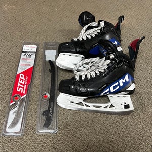 CCM Jetspeed XTRA SE Hockey Skates Wide Width Size 5 (Used)