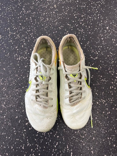 Used Nike Soccer Cleats White Senior 5 11849-S000031795