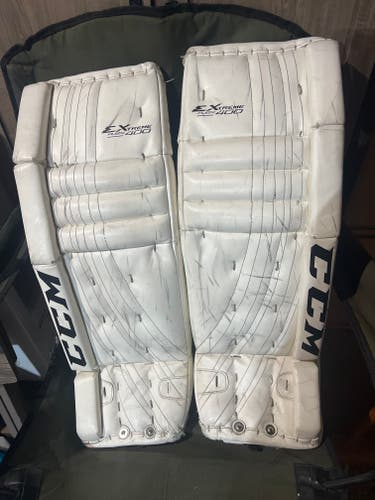 28" CCM Extreme Flex 400 Goalie Leg Pads (Used)