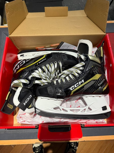CCM Tacks AS-V Pro Hockey Skates Size 8.5 Regular Width w/o steel (New)
