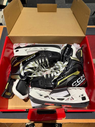 CCM Tacks AS-V Pro Hockey Skates Size 6.5 Regular Width without steel (New)