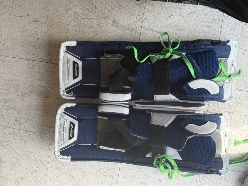 2021 28" Vaughn Velocity V9 Pro Goalie Leg Pads (Used)