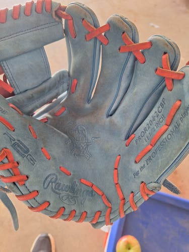 2024 Infield RH Rawlings Heart of the Hide Baseball Glove 10.75" (Used)