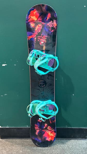 Used Women's K2 First Lite 142 CM Snowboard | K2 Kat Bindings