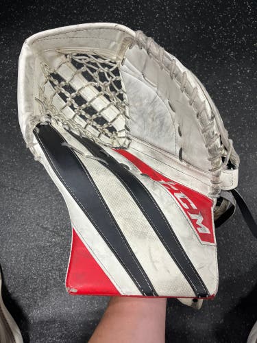 Used CCM Extreme Flex E5.5 Jr Goalie Glove