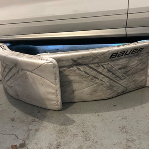 Medium Bauer Vapor 3X Goalie Leg Pads (Used)