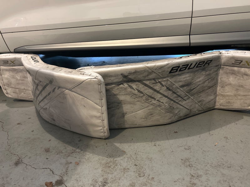 Medium Bauer Vapor 3X Goalie Leg Pads (Used)