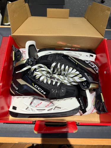 CCM Tacks AS-V Hockey Skates Size 8.5 Regular Width without steel (New)