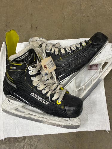 Junior Bauer Supreme S35 Hockey Skates Regular Width Size 3.5 (Used)