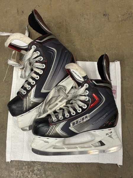 Intermediate Bauer Vapor X70 Hockey Skates Regular Width Size 5 (Used)
