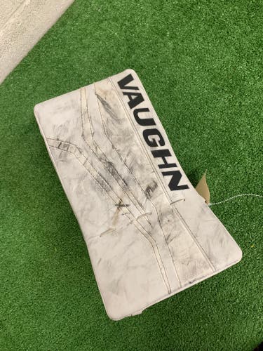 White Junior Vaughn Velocity JR Goalie Gloves & Blockers Regular (Used)