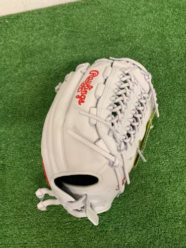White Rawlings Liberty Advanced RH Softball Glove 12.5" (New)