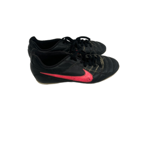 Used Nike CHASER Soccer Cleats Black And Pink Junior 02.5 11692-S000141109