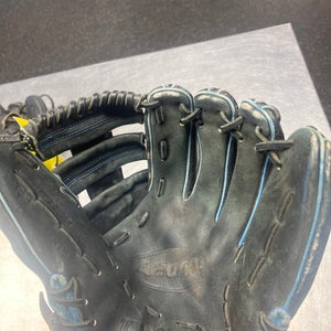 Wilson A2000 RH Infield Baseball Glove 11.5" (Used)