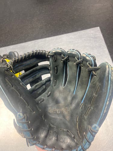 Wilson A2000 RH Infield Baseball Glove 11.5" (Used)