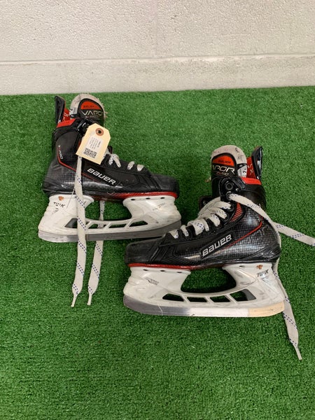 Junior Bauer Vapor 3X Pro Hockey Skates Regular Width Size 2.5 (Used)