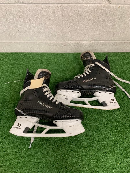Intermediate Bauer Supreme Shadow Hockey Skates 6 (Used)