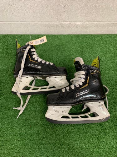 Junior Bauer Ignite Pro Hockey Skates Regular Width Size 3.5 (Used)