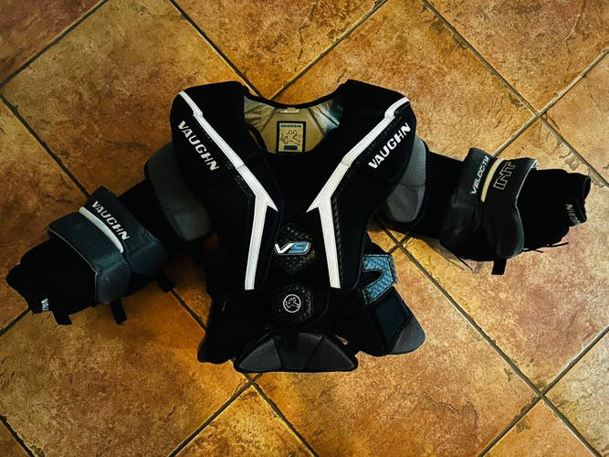 XL Vaughn Velocity V9 Goalie Chest Protector (Used)