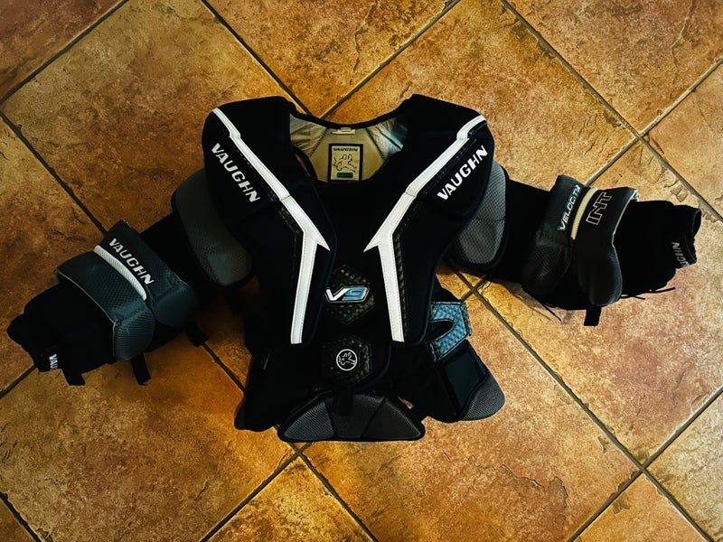 XL Vaughn Velocity V9 Goalie Chest Protector (Used)