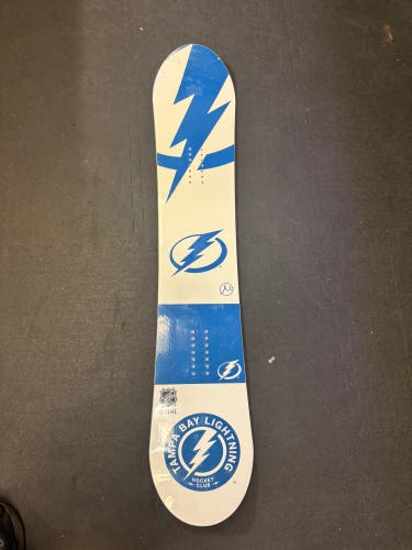 Unisex Snowboard All Mountain Without Bindings Medium Flex Directional Twin (Used)