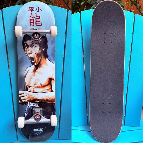DGK SKATEBOARDS X BRUCE LEE “FOCUSED” COMPLETE SKATEBOARD 8.0 INDEPENDENT TRUCKS